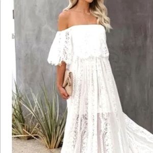 Fabulous white lace off-the-shoulder XL dress, with lining underneath